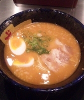 「赤い丸玉とんこつしぼり+替え玉×2」@満洲屋が一番 船橋店の写真