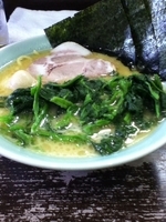 「ラーメン（並）+ほうれん草+キャベツ」@横浜家系ラーメン ほどが家の写真