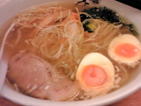 「塩玉らーめん」@塩専門 ひるがお 東京駅店の写真