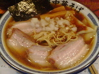 「肉入り中華そば」@特級中華そば 凪 西新宿店の写真