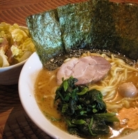 「らーめん+中盛+キャベチャー 600円+100円+100円」@伝家の写真