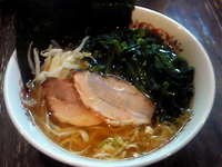 「丸鶏スープ うら塩（麺固め）￥650+ ほうれん草￥100=￥7」@ラーメン本舗。の写真