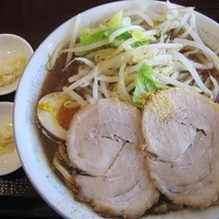 「しゃりんの魚介醤油らーめん・ニンニクショウガ+熟成味付き半玉子 」@もっちりつけめん しゃりん 南大沢店の写真