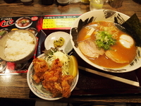 「Cセット（らーめん（普通）+唐揚げ+ライス）」@らーめん政の写真