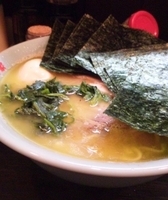 「ラーメン中+のり」@横浜ラーメン六角家 船橋店の写真