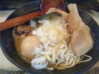 「濃厚狼煙らーめん（細麺）・半肉・味玉・刻み玉ネギ」@狼煙 〜NOROSHI〜の写真