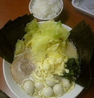 「塩ラーメン+チーズ+のり（5枚）+うずら卵（5個）+キャベツ」@横浜ラーメン なかむら家の写真