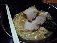 「ラーメン+ライス」@横浜家系ラーメン 鶴見家の写真