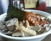 「豚入りオロチョンラーメン 中盛」@にかいやの写真