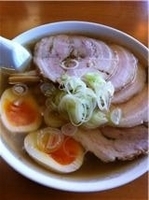 「チャーシューメン+煮たまご」@青竹手打ちラーメン 日向屋の写真