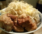 「小らーめん（野菜・ニンニク）550円+豚券100円」@らーめん こじろう526 日暮里店の写真