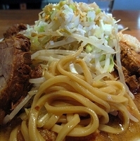 「らーめん（ヤサイマシマシニンニクあぶら）+ブタ増し 850円」@喜元門 つくば研究学園店の写真