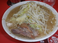 「ラーメン・麺少な目（650円）ニンニク」@ラーメン二郎 松戸駅前店の写真