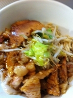 「汁無し油あえそば（小）豚まし（770円）」@ラーメン北郎の写真