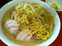 「ラーメン（野菜多め）650円」@豚骨屋の写真