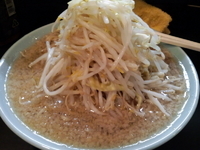 「ラーメン（野菜多め）【600円】+黒烏龍茶【150円】」@ラーメン 新橋店の写真