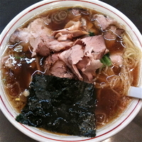 「青島ラーメン（￥700）自家製チャーシュー100円増し」@青島食堂 曲新町店の写真