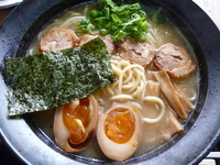 「鶏白湯拉麺（煮玉子入り&麺大盛り）」@超濃厚鶏白湯拉麺 初代なかがわの写真