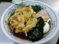 「ラーメン450円+かき揚100円」@そばうどん 松本の写真