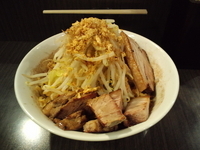 「限定1（汁なし）中盛（ヤサイ多め）+炙りチャーシュー（￥680+」@らーめん破顔おおびるの写真