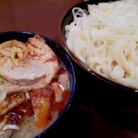 「辛つけガンジャ・チャーシュー・味玉・ネギ増し」@UNDER GROUND RAMENの写真