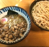 「一番搾り750円（中）鶏皮100円」@つけめん 三三㐂の写真