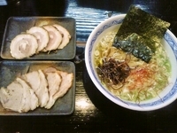 「真健康系塩らーめん+炭火焼チャーシュー+限定チャーシュー「ハム太」@かすみ屋の写真