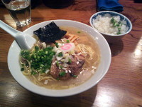 「塩ラーメン GT（800円）+元祖からいめし（150円）」@いぶし銀の写真