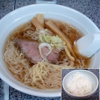 「中華そば（サービスセット:ライス付） 480円」@麺ロード 平和島店の写真