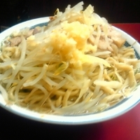 「小豚（野菜少な目・にんにく少し）600円」@ラーメン二郎 目黒店の写真