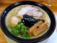 「なにわブラック（太麺） 大盛り+煮玉子」@金久右衛門 梅田店の写真