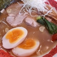 「フル盛り醤油豚骨」@本格醤油豚骨麺 竹寛の写真