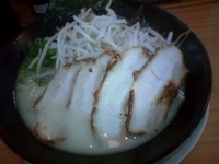 「こってりとんこつ530円+モヤシ100円+替玉100円+オマケチ」@美園とんこつラーメン 四六三の写真