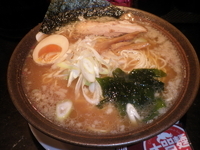 「中華そば・大盛（750円）おにぎりサービス」@油そば専門店 春日亭 錦糸町店の写真