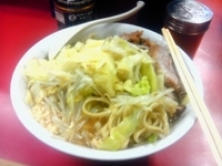 「小豚（野菜・にんにく少し）700円」@ラーメン二郎 環七一之江店の写真