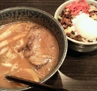 「醤油ハーフらーめん（400円）+ネギチャーシュー丼（無料券）」@北海道らーめん奥原流 久楽 EQUiA北千住店の写真