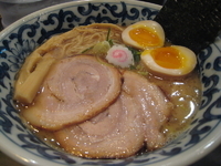 「豚骨魚介 東京駅らー麺」@東京駅 斑鳩の写真