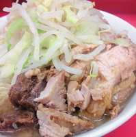 「小ぶた入り（ブタ4枚） 800円」@ラーメン二郎 小岩店の写真