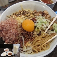「油そばジャンク盛り（大盛麺量350g+マヨ/ニンニク/食べるラー」@油そば 油虎の写真