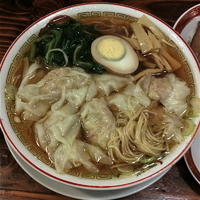 「ランチセット（わんたんめん[醤油]+煮豚飯 ￥850）」@広州市場 西新宿店の写真