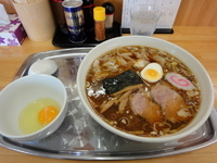 「ワンタン麺+生卵 900+50=950円」@川越大勝軒の写真