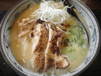 「濃厚鶏そば+替玉1 「700円+100円」」@麺屋 六弦の写真