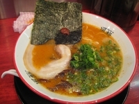 「赤とんこつラーメン[600円]」@とんこつラーメン 博多風龍 渋谷店の写真