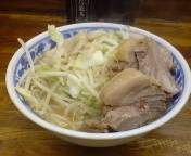 「小ラーメン豚入（あぶらまし・にんにくなし）」@ラーメン二郎 新小金井街道店の写真