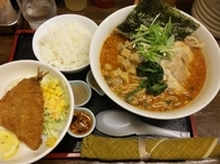 「辛口醤油ラーメン アジフライセット【800円】」@丸直の写真