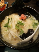 「濃厚豚骨 太麺 モヤシ増し【730円?】 小ライス【100円】 」@おはな商店 関内店の写真