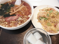 「チャーハン+ラーメン（750円）」@日昇飯店の写真