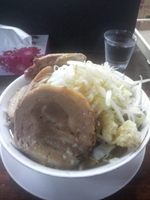 「豚ダブルラーメン（ヤサイマシ・アブラ少・ニンニク）」@ラーメン 龍郎の写真