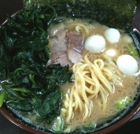 「ラーメン650円硬め、うずら卵100円、ほうれん草80円」@壱成家 柏店の写真
