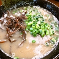「ラーメン+替玉」@博多長浜らーめん ぼたんの写真